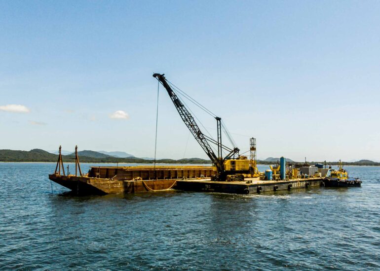 Ocean Pact Derrocagem Paranagua Draga Clamshell 26