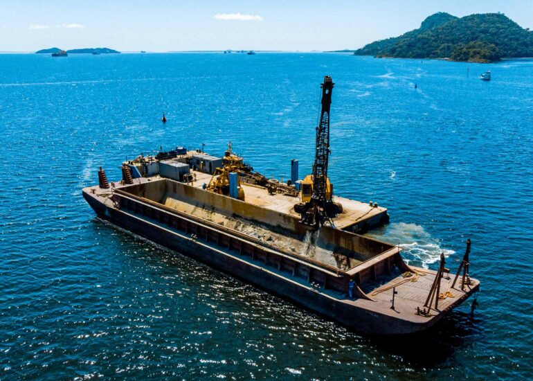 Ocean Pact Derrocagem Paranagua Draga Clamshell 28