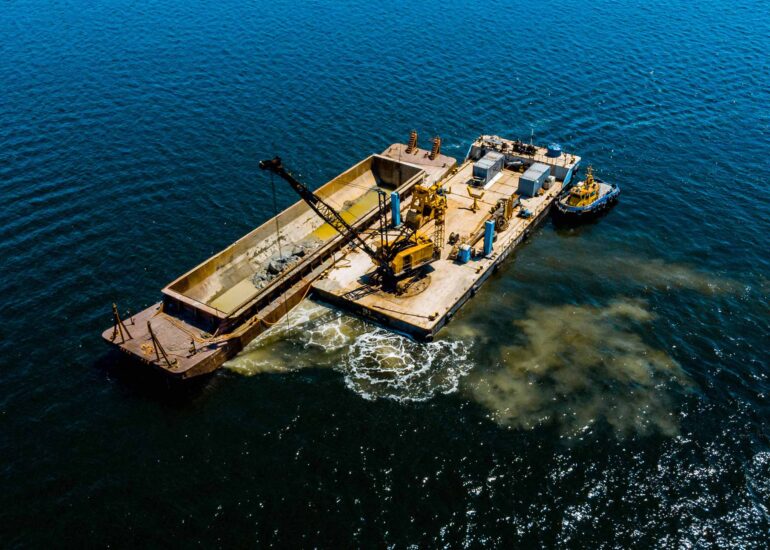 Ocean Pact Derrocagem Paranagua Draga Clamshell 32