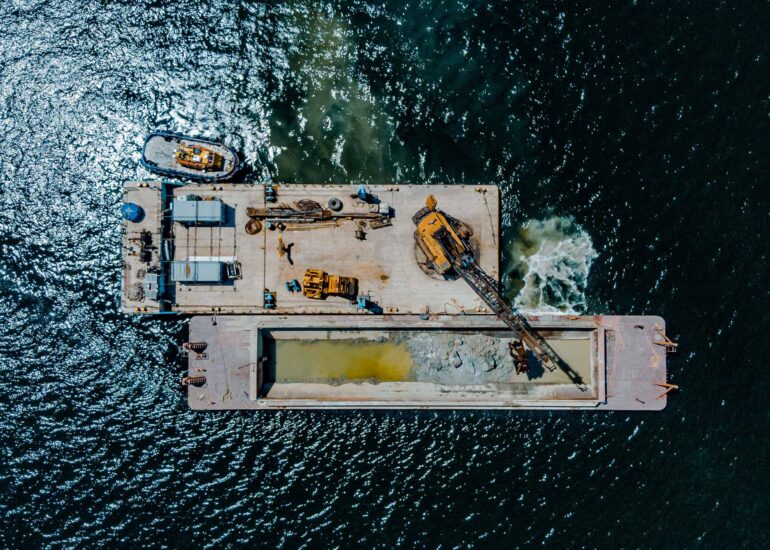 Ocean Pact Derrocagem Paranagua Draga Clamshell 36